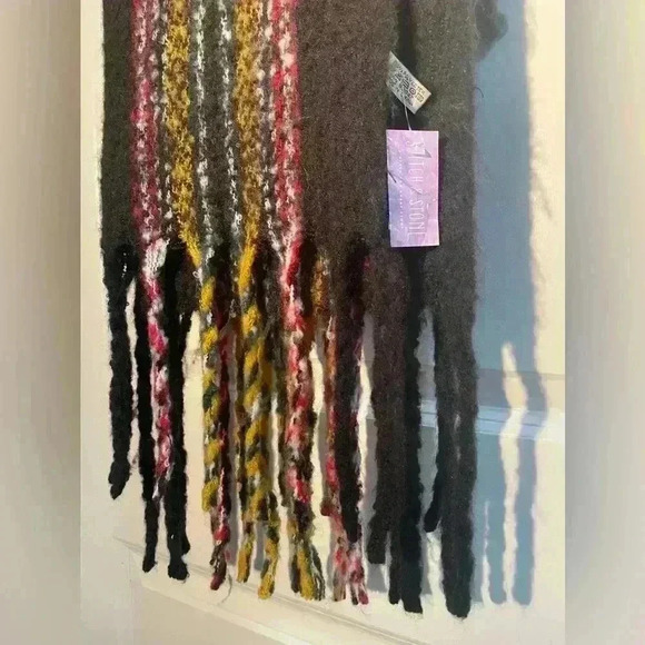 Plaid Pattern Oversized Scarf / Shawl / Wrap with Fringe NWT - Picture 3 of 9